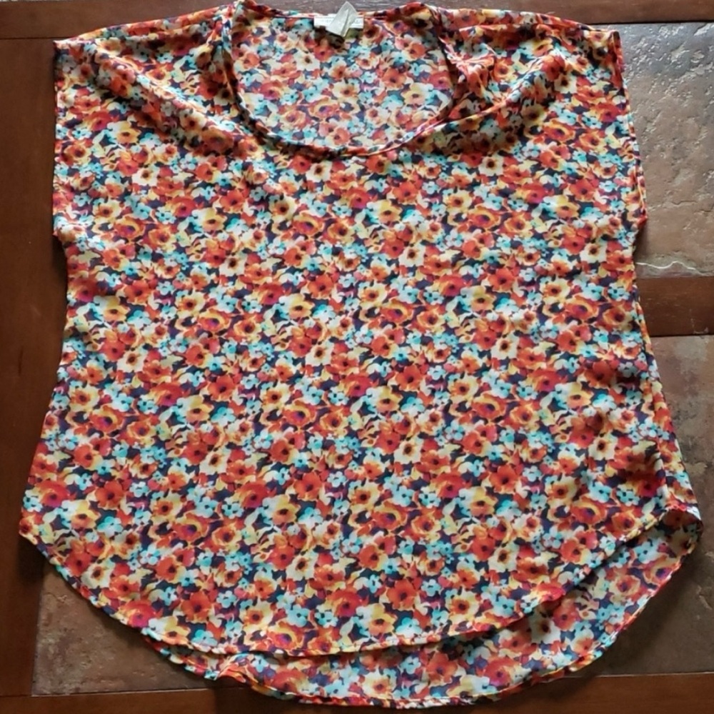 Body Central Floral Top ❤️